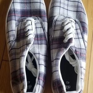 New Man's Plaid Sneakers